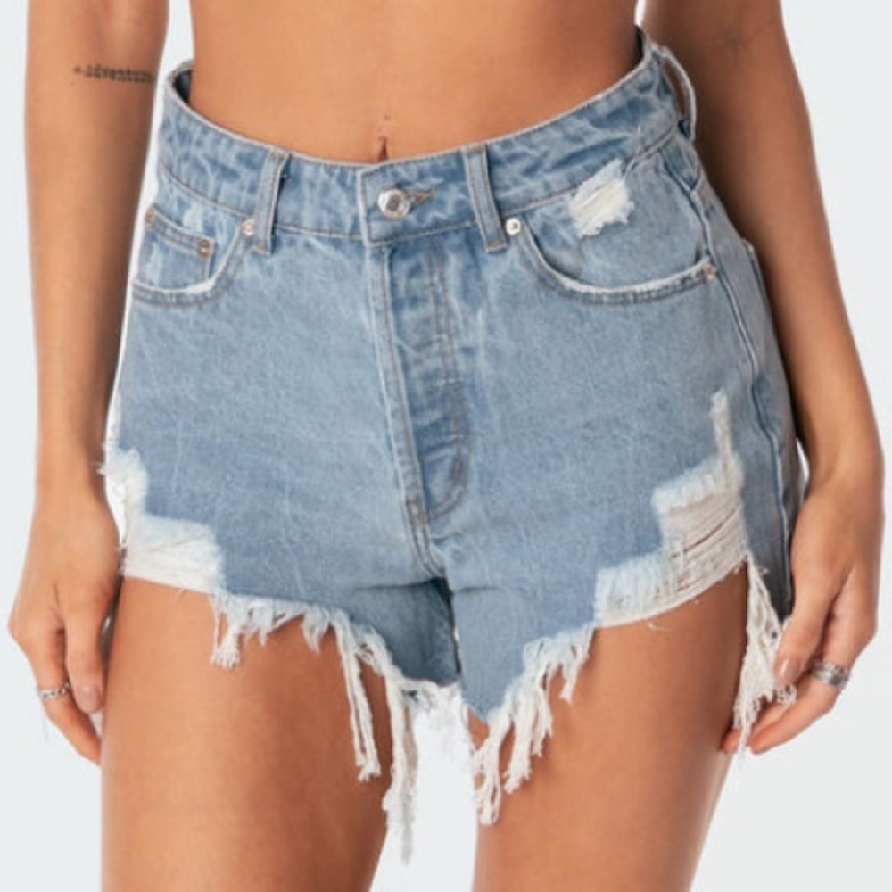 💕NWT Sold Out Edikted Cali Girl Jean Shorts 💕
